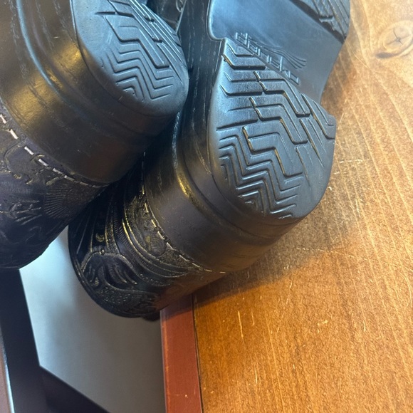 Dansko Black Tooled Clog Size 40= 9.5 -10 Nursing, On Your Feet. Caregiver. - Picture 9 of 16